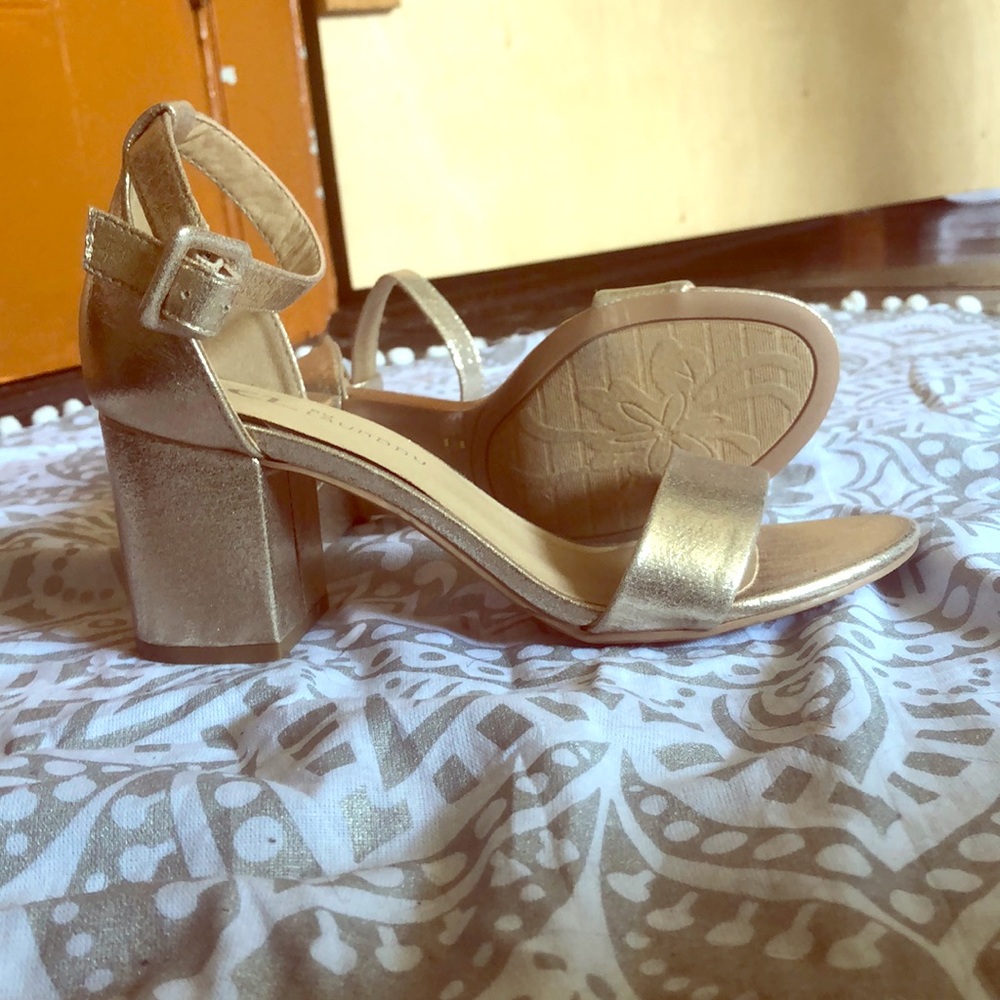 CL by Chinese Laundry Sandals in classic Gold